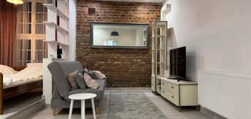 M2 w śródmieściu z wielką piwnicą na usługi!