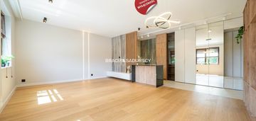 Wola justowska apartament z miejscem postojowym