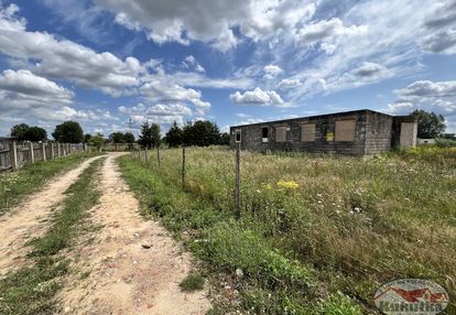 Dom w stanie surowym + staw + 2 działki budowlane