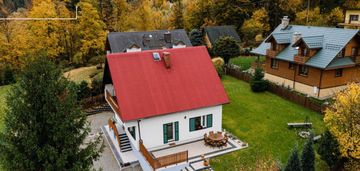 Dom inwestycyjny z widokiem na panoramę wisły.