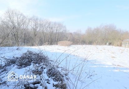 Widokowa, pod rozłożysty dom oparta o las