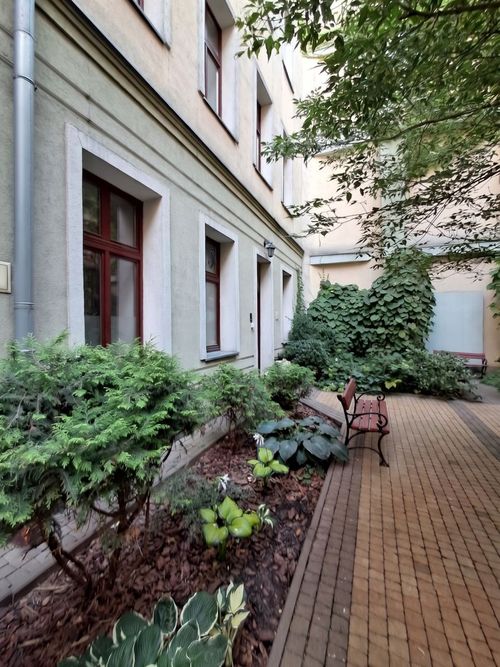 Lokal w luksusowej kamienicy przy teatrze