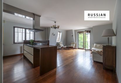 Sopocka oaza – dwupoziomowy apartament przy plaży