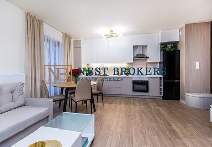 Trójstronne mieszkanie z dużym balkonem wykończone