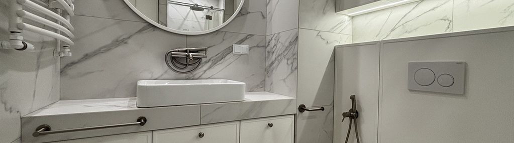 Dwa pokoje, wysoki standard, dwa balkony