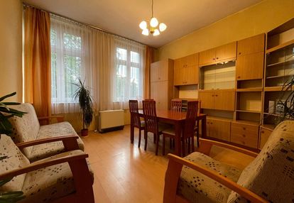 Klimatyczne mieszkanie na zielonych partynicach