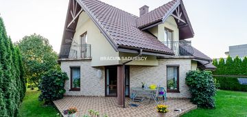 Dom w centrum kocmyrzowa, dwa wejścia, garaż