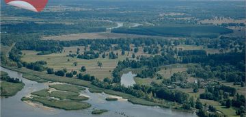 Działka o pow. 25 000 m² pod zabudowę i rekreację.
