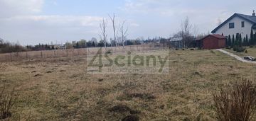 Urocza działka w zacisznym miejscu.