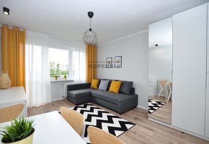 2 pokoje,oddzielna kuchnia,balkon,parking