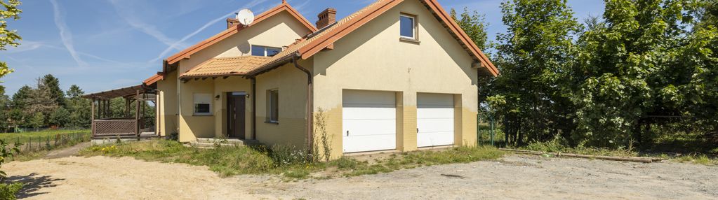 Dom (wolnostojący) z dużą działką