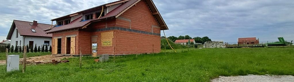 Dwie połowy domu na sprzedaż-zabudowa bliźniacza