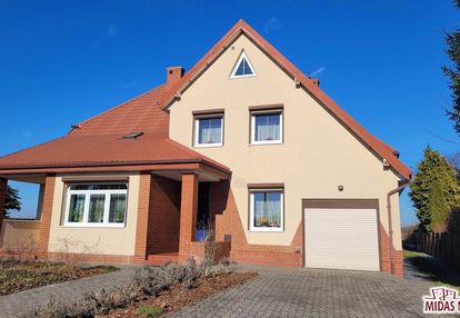 153m2, 6 pokoi, 2 tarasy, 2 garaże, 1400m2 działka