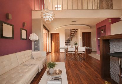Mieszkanie dwupoziomowe z antresolą | balkon