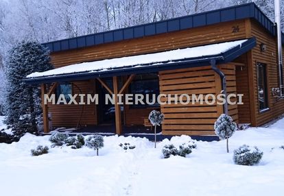 Przytulny kompaktowy dom z dużym ogrodem