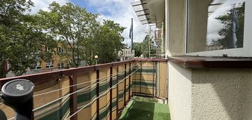 2 pokoje na 1 piętrze z balkonem