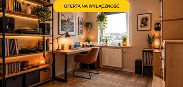 Dwupoziomowe mieszkanie z tarasem i balkonem.