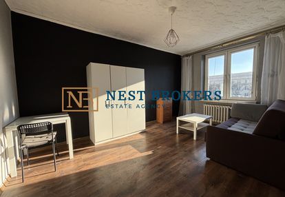 Jasna kawalerka przy tramwaju! 17min do centrum!