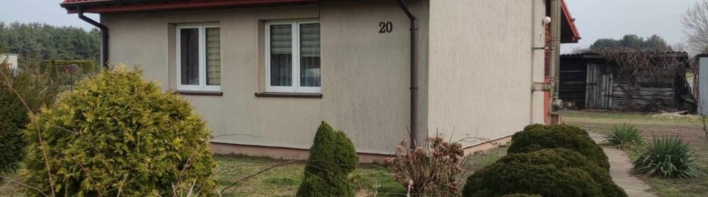 Dom w spokojnej okolicy blisko miasta.