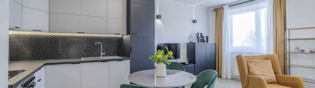 Szykowne 2 pokoje po remoncie z halą garażową