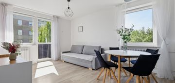 Jasne 3 pokoje z balkonem  i 58m2 i 2 piętro