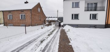 Przestronny dom typu kostka z garażem i tarasem