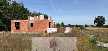 Dom parterowy z poddaszem/3 pokoje/borowa góra