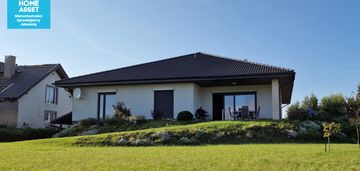 Dom parterowy z ogrodem, widokiem na pole golfowe