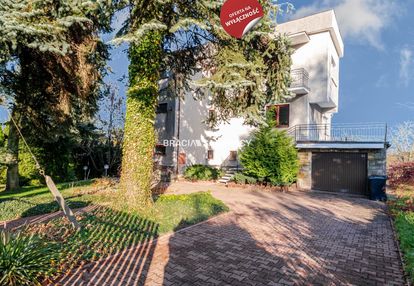 Przestrzenny dom w okolicach mogilan.