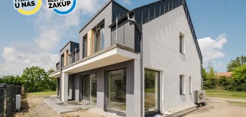 Nowoczesny bliźniak nad jeziorem