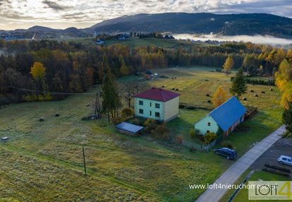 Miejsce wśród wiejskich pól i łąk, a jednak blisko