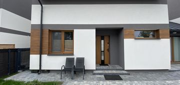 Nowoczesny dom w zabudowie szeregowej-rakowiska