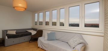 Jasna kawalerka z windą, 34 m² – przy sky tower