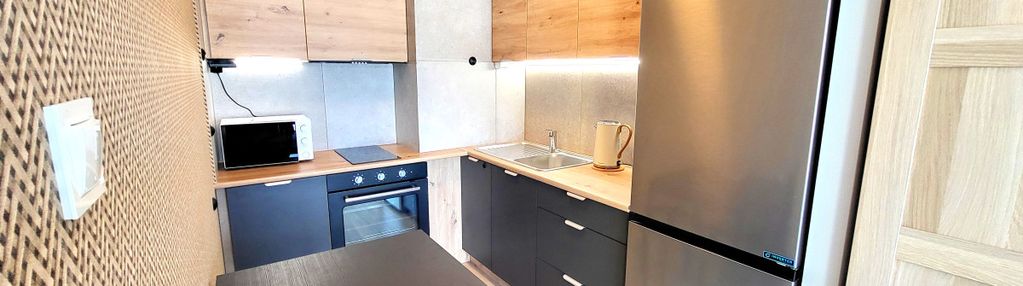 1 pok. wyposażone z miejscem parkingowym