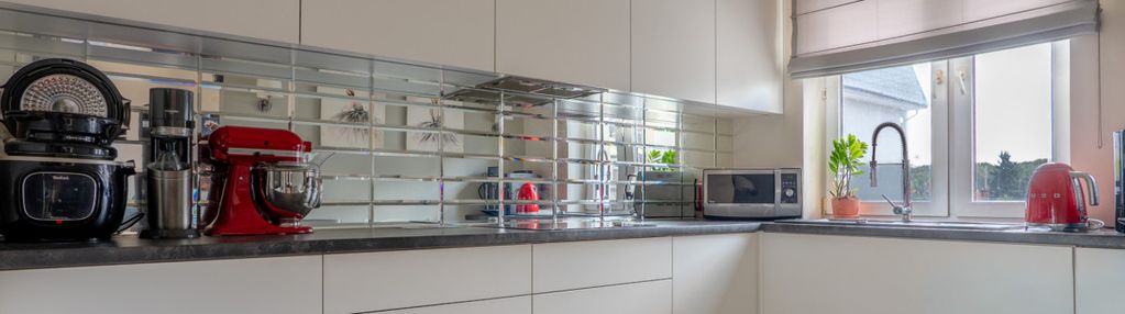 Przestronne i jasne mieszkanie z zamknietą kuchnią