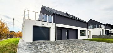 Dom w st. deweloperskim/ 157 m2 /garaż / 5 pokoi