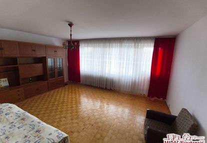 1 piętro 60,7m2, 3 pokoje, loggia ul.broniewskiego
