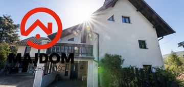 Duży dom w pięknym ogrodzie