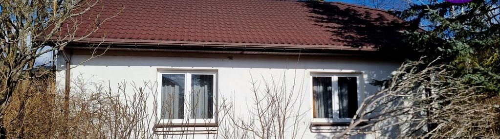 Dom w bliskim sąsiedztwie rzeki i lasu.
