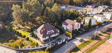 4 sypialnie w rumi, dodatkowa przestrzeń pod domem