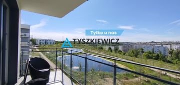 Lawendowe wzgórze widok na wodę i zieleń spokój