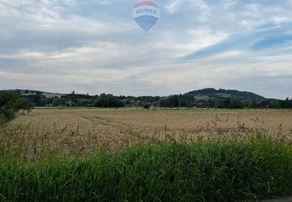 Działka w beskidach, nieopodal lasu.