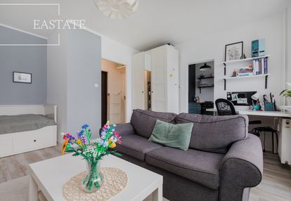 Przestronna kawalerka z osobną kuchnią