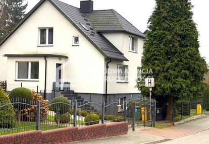 Sprzedam parter domu z ogrodem i garażem.