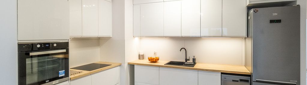 3 pokoje, 70 m², 2 balkony, garaż – centrum