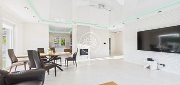 Urokliwy dom z basenem w borach