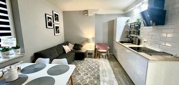 2 pokoje w apartamentowcu w centrum z wyposażeniem