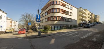 3 pokoje, działki leśne, garaż przy budynku