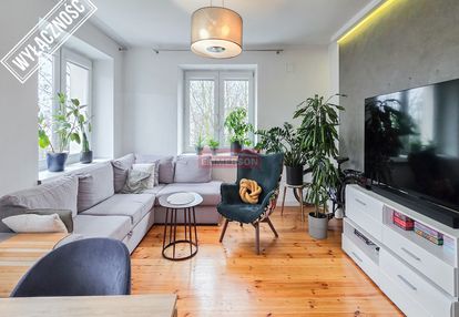 3 pok do wejścia jasne tramwaj