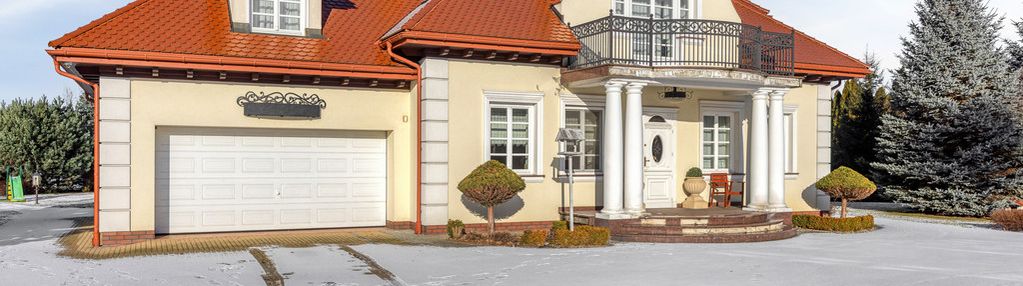 Baranów sandomierski - mały dworek przy zamku!